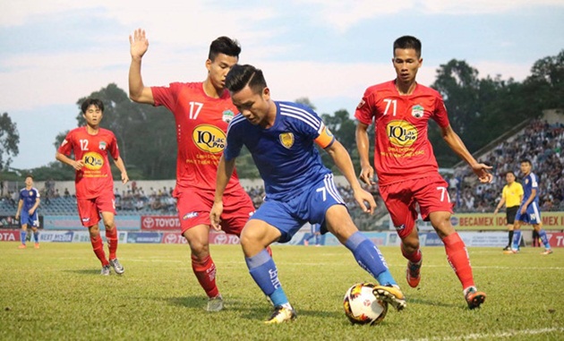 Không giải VĐQG nào kéo dài và “chia nhỏ” như V-League