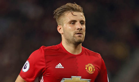 Mùa giải 2016/17 đáng quên của Luke Shaw