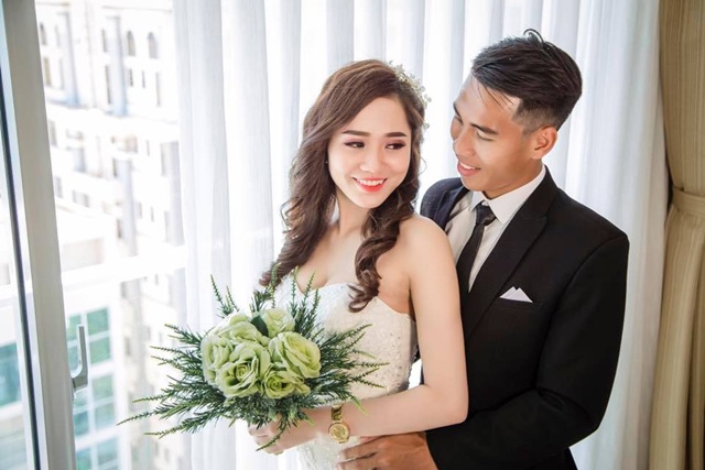 Ngắm bộ ảnh cưới đẹp lung linh của tiền vệ Quốc Chí