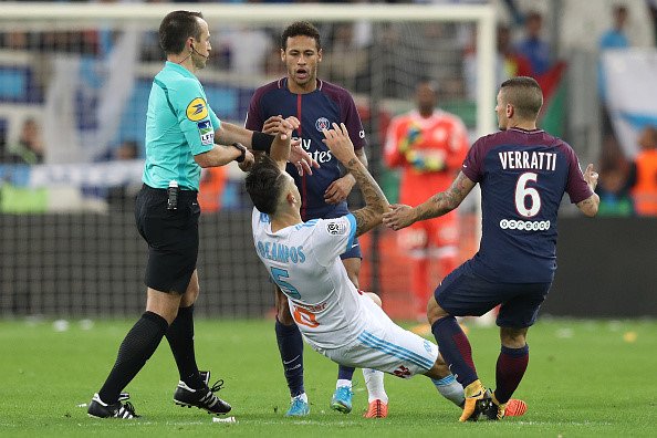 CHÍNH THỨC: Neymar nhận án phạt vì chơi xấu đối thủ