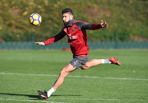 Ảnh bài viết Giroud tập sút hăng say, chờ giây phút "ăn thịt" Thiên nga 