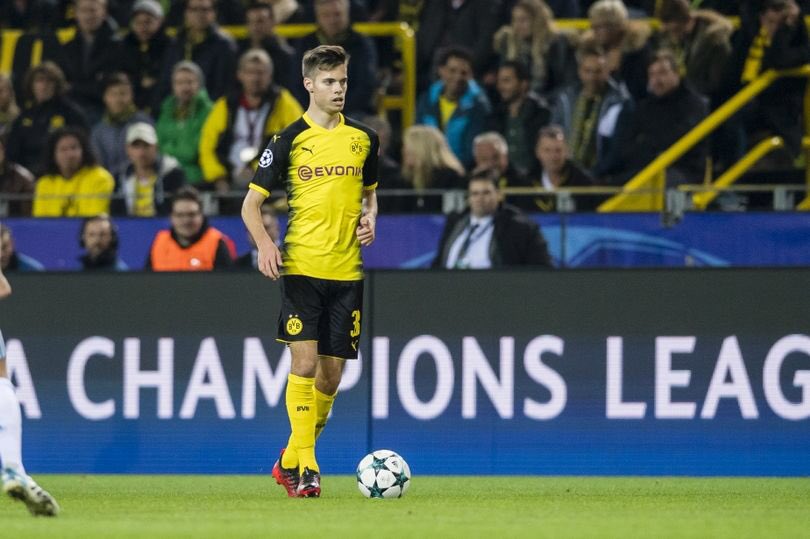 NÓNG: Sao Dortmund 'thả thính' Man City