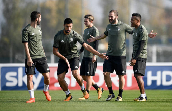 Ảnh bài viết 'Hàng hiệu' Higuain cười thả ga cùng đồng đội trước ngày rời Italia