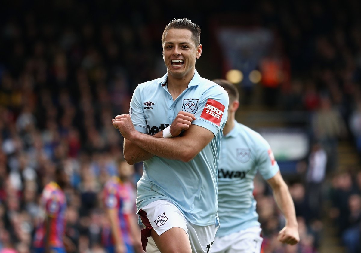 Vua vòng cấm Ngoại hạng Anh, Chicharito còn kém 1 người 