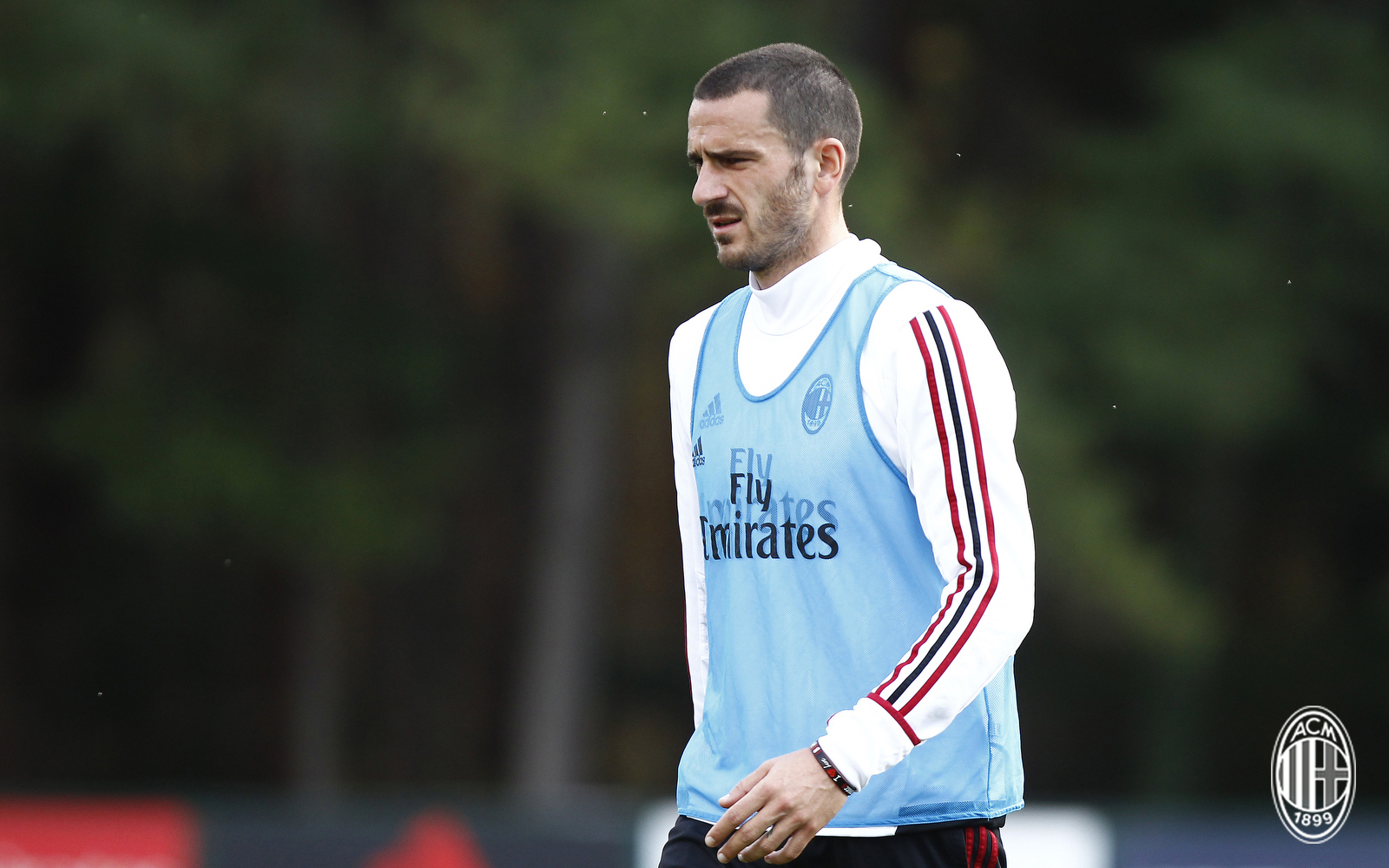 Ảnh bài viết Bonucci tỏ ra khó chịu trên sân tập Milan
