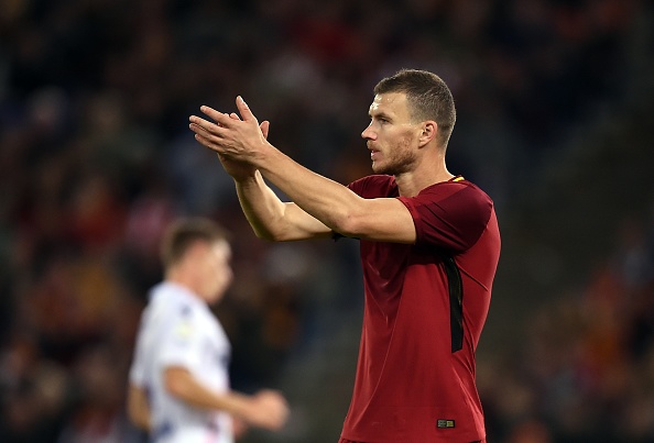 Chelsea mừng thầm về thống kê của Dzeko