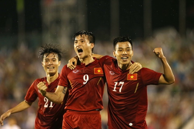 Công Vinh lại gây sốc khi muốn mua Văn Toàn, Văn Thanh
