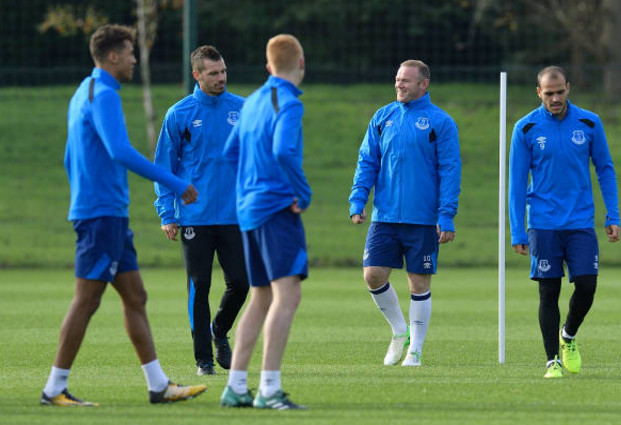 Ảnh bài viết Khủng hoảng chưa qua, nhưng tiếng cười đã trở lại sân tập Everton