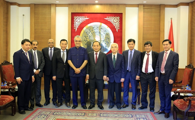 Thứ trưởng Bộ VHTTDL Lê Khánh Hải tiếp Chủ tịch AFC Ebrahim Al Khalifa