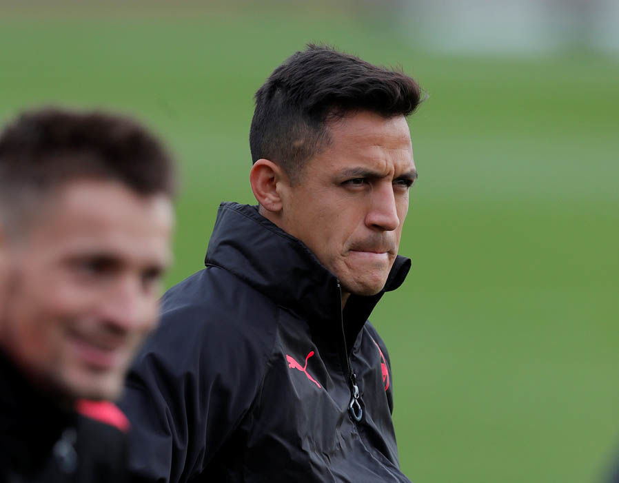 Ảnh bài viết Tương lai chưa rõ, Sanchez và Ozil vẫn rất kiệm lời trên sân tập của Arsenal