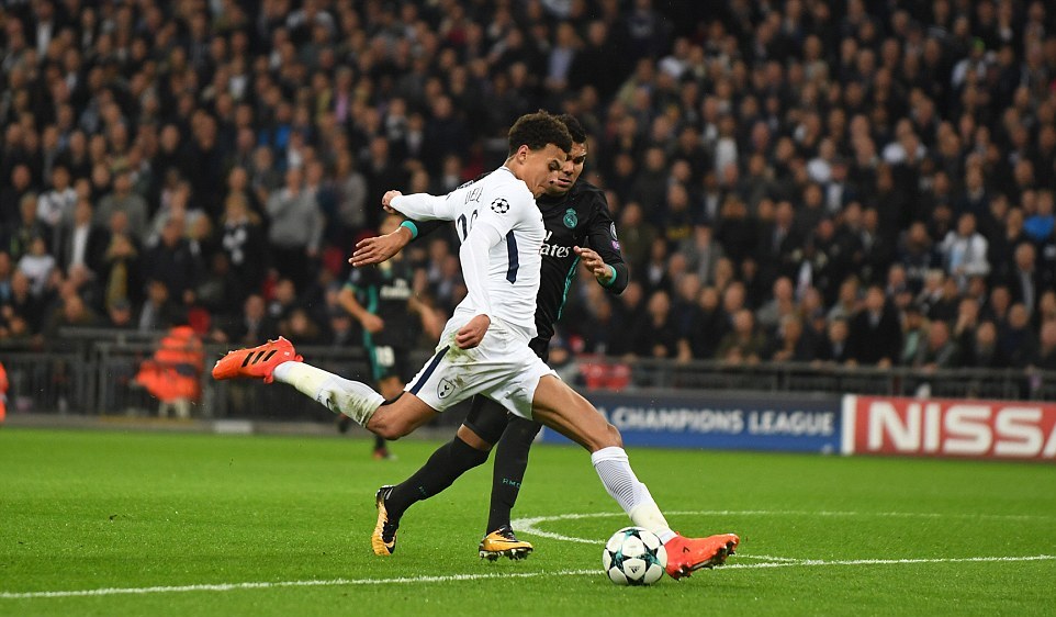 Alli lập cú đúp, Kền kền trắng phơi xác tại Wembley