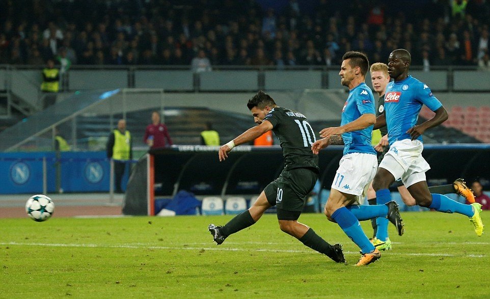 Top 5 CLB chuyền bóng vô đối ở châu Âu: Man City chưa là số 1!