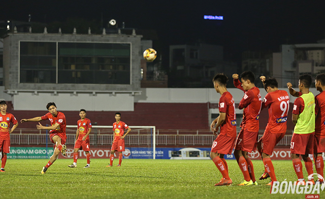 Ảnh bài viết Công Phượng khiến GĐKT người Hàn Quốc thán phục với tài sút phạt