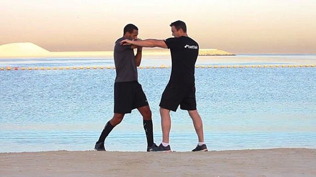 Ảnh bài viết Rio Ferdinand sở hữu "cú móc phải" uy lực