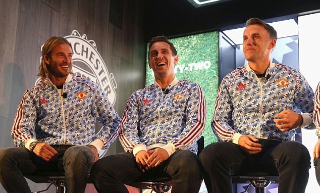 Beckham cùng dàn 'Class of 92' của M.U hồ hởi trở lại Old Trafford