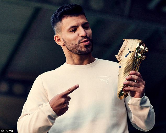 Aguero nhận giày dát vàng nhân ngày lập kỷ lục mới