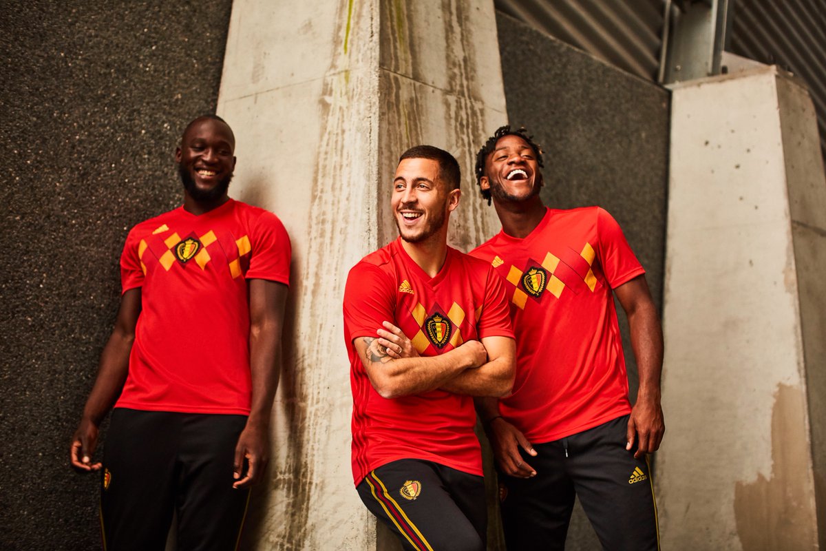 Ảnh bài viết Lukaku, Hazard rạng rỡ ra mắt áo đấu mới của 'Quỷ đỏ'
