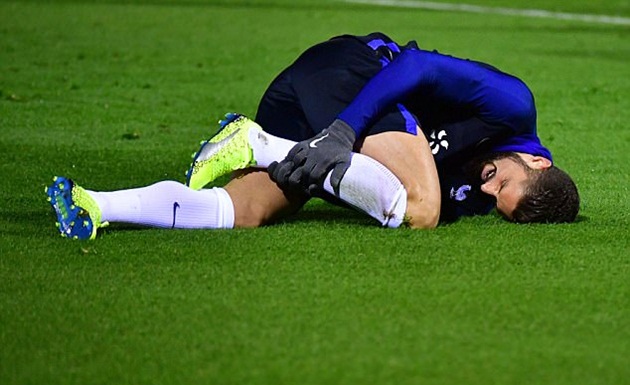 Ảnh bài viết Giroud ôm chân, Deschamps lo sốt vó 