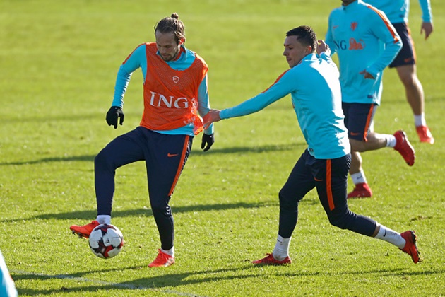 Ảnh bài viết Gác lại nỗi buồn thất trận, Blind vẫn miệt mài tranh chấp trên sân tập