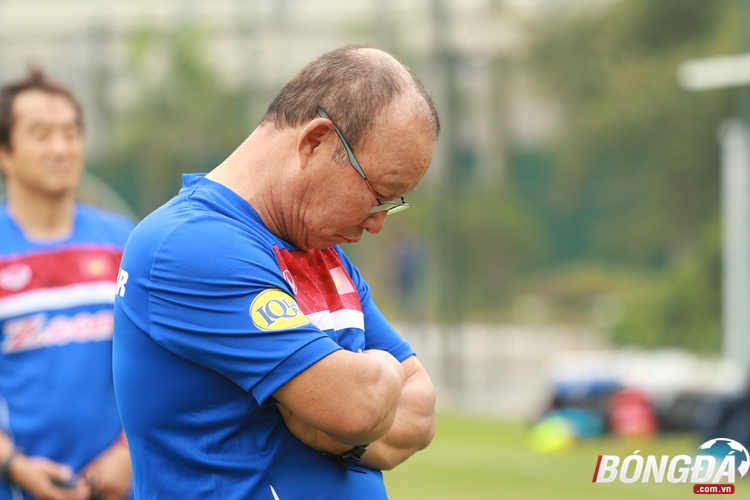 Ảnh bài viết HLV Park Hang-seo tái hiện hình ảnh “Ngài ngủ gật” trên sân tập