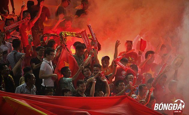 Ảnh bài viết CĐV lại khiến VFF bị phạt nặng