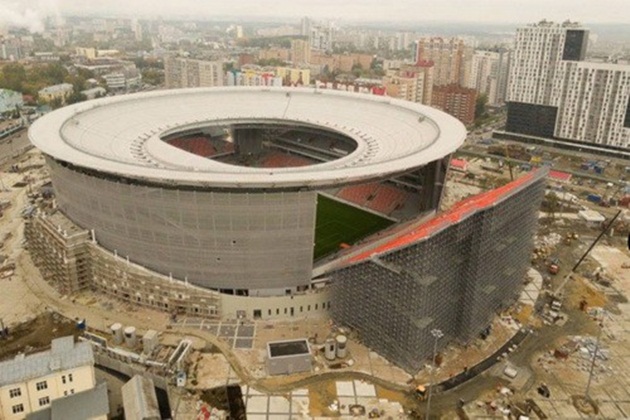 Chủ nhà World Cup 2018 ra mắt sân bóng "dị" nhất thế giới