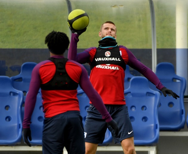 Ảnh bài viết Southgate phá cách, cho hàng thủ tập "bóng chuyền"