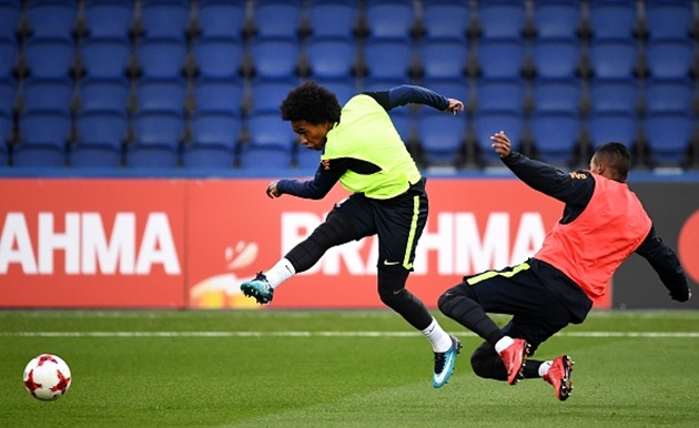 Ảnh bài viết Dàn sao Brazil tập sút, Nhật Bản rét cóng? 