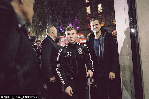 Ảnh bài viết Dàn soái ca tuyển Đức đổ bộ London, chờ chiến Tam Sư