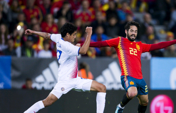 Ảnh bài viết Hết Bale, fan Real lại điêu đứng vì Isco