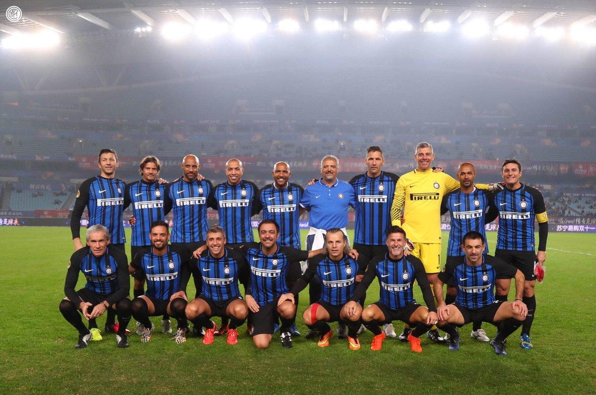 Javier Zanetti trẻ trung như 'nam thần' giữa những ông bạn già