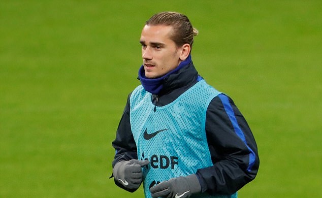 Ảnh bài viết Griezmann mặt tần ngần khi bị Mbappe xỏ háng trước đại chiến tuyển Đức