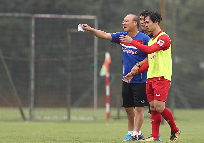 Thầy Park cao tay, Công Phượng dễ ra rìa