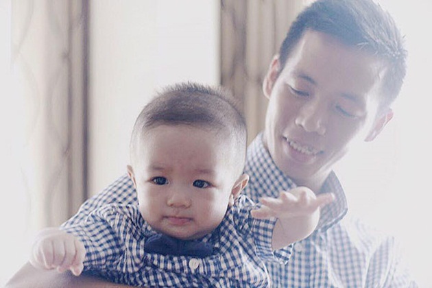 Con trai Văn Quyết khóc nức nở, đòi theo bố lên tập trung đội tuyển