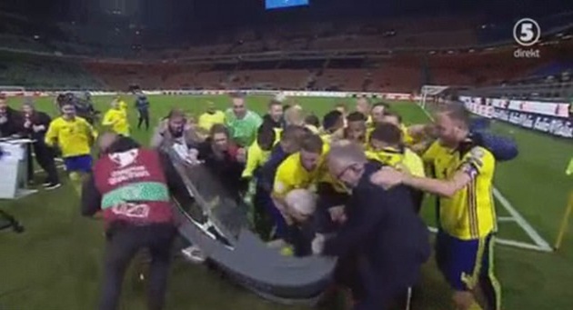 Ảnh bài viết Lập kì tích, Thụy Điển ăn mừng... sập cả bàn bình luận