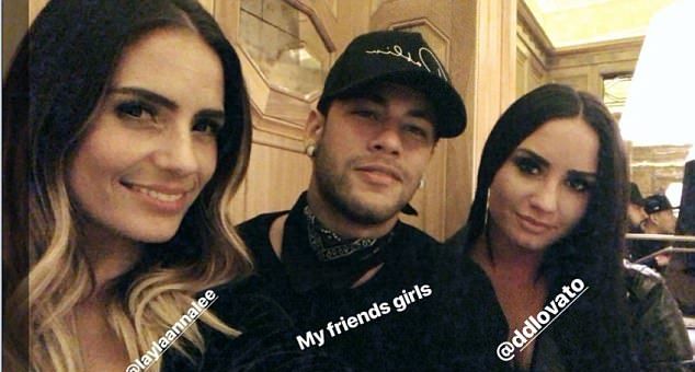 Hậu đại chiến, Neymar hẹn hò với ca sĩ Demi Lovato