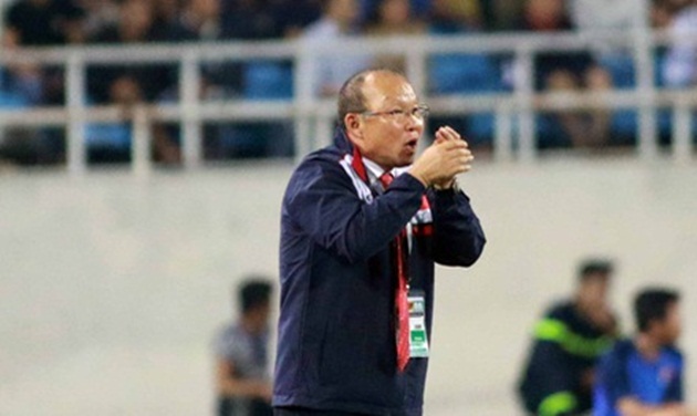 Ảnh bài viết HLV Park Hang Seo "ngủ gật" ra sao trong trận ra mắt?