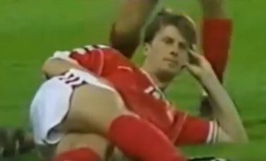 Màn ăn mừng 'huyền thoại' của tượng đài Brian Laudrup tại World Cup