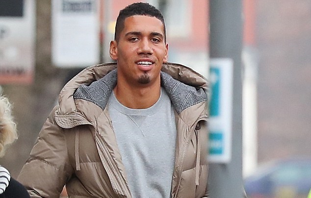 Ảnh bài viết Sao Man Utd cười tươi khi bị cảnh sát sờ gáy trên phố