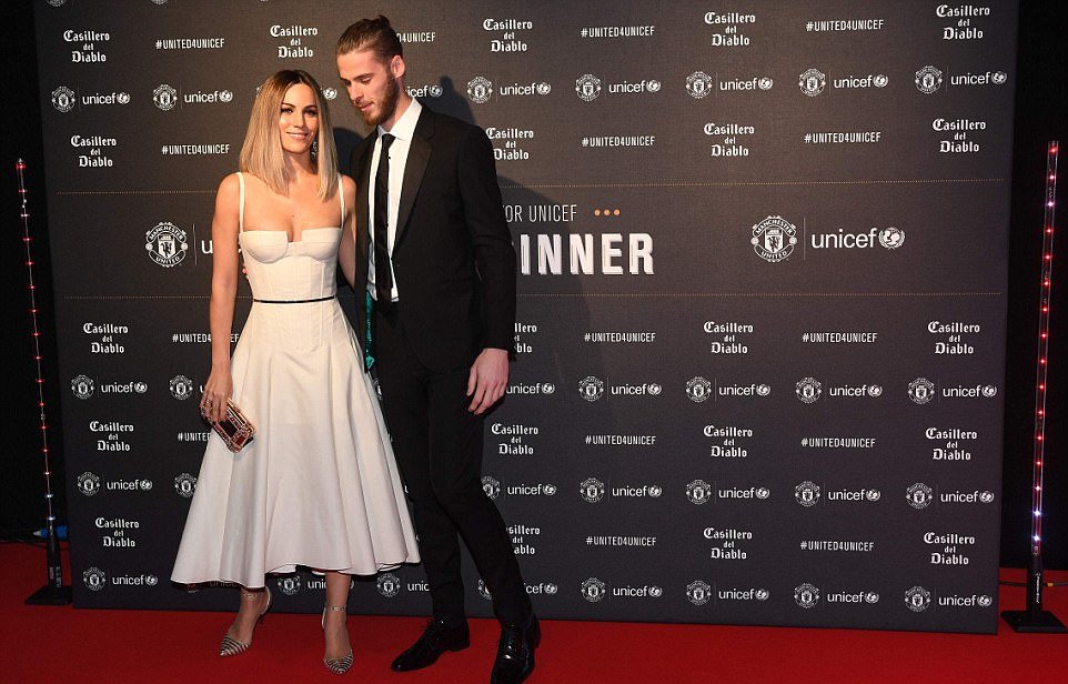 Ảnh bài viết Dàn sao Man Utd bảnh bao cùng nửa kia tham dự từ thiện tại Old Trafford