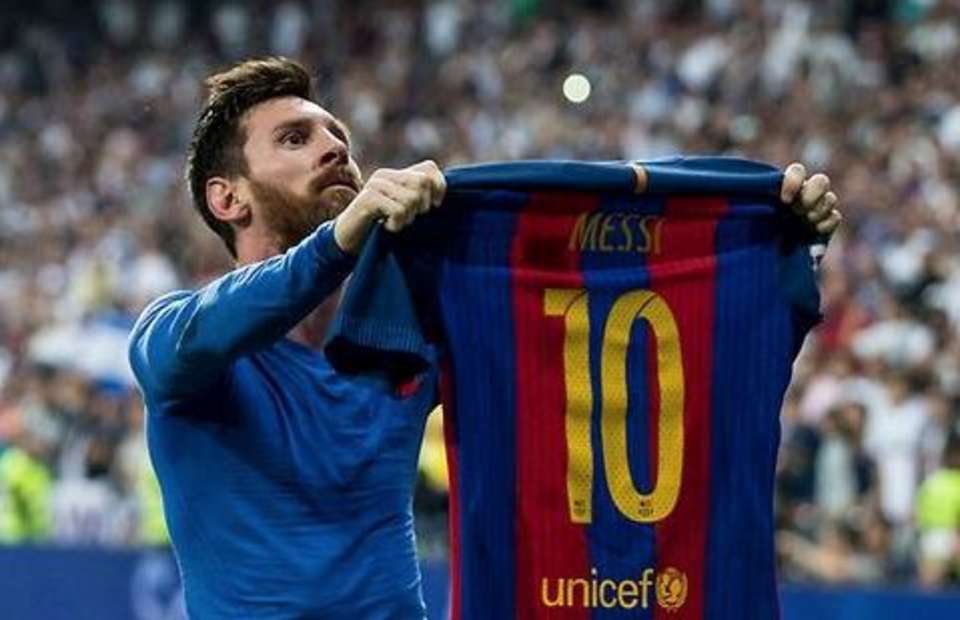 Lộ điều khoản trong hợp đồng đã ký của Messi với Barcelona