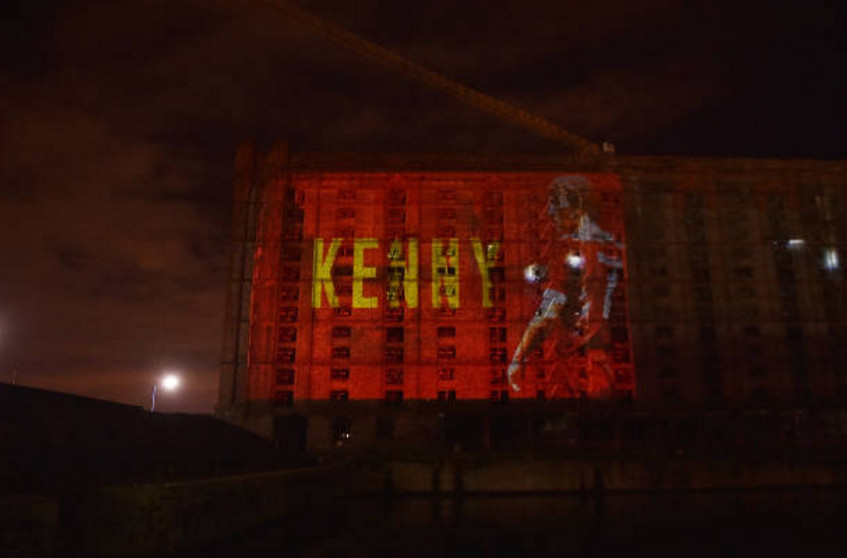 Ảnh bài viết Nhiều thế hệ ngôi sao của Liverpool hội tụ chúc mừng King Dalglish