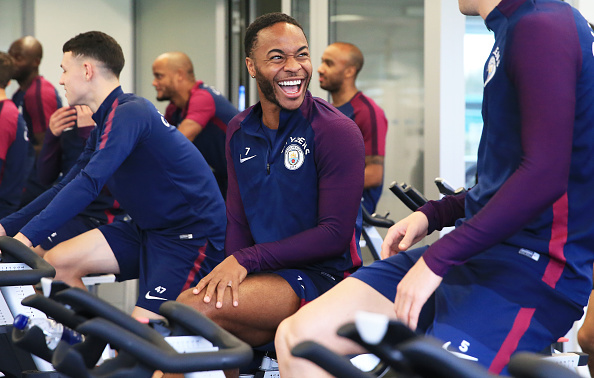 Ảnh bài viết Sterling cười 'ngoác mồm' ngày hội ngộ đồng đội