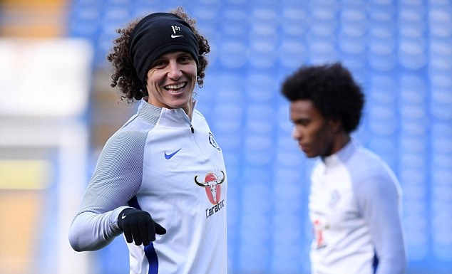 Ảnh bài viết Làm hòa với Conte, Luiz tươi như được mùa khuấy động sân tập Chelsea