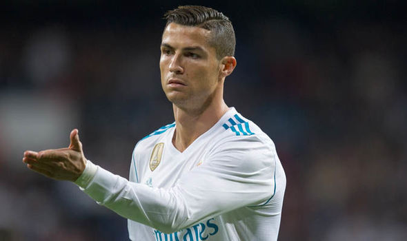 NÓNG: Trảm Cavani, PSG tạo đinh ba Neymar-Ronaldo-Mbappe