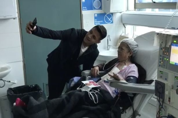 Mặc CĐV Arsenal, Alexis Sanchez vẫn ghi điểm ở quê nhà