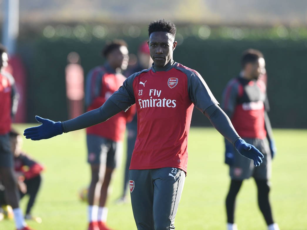 Ảnh bài viết Trụ cột được "bật đèn xanh", Wenger có tung ra sân?