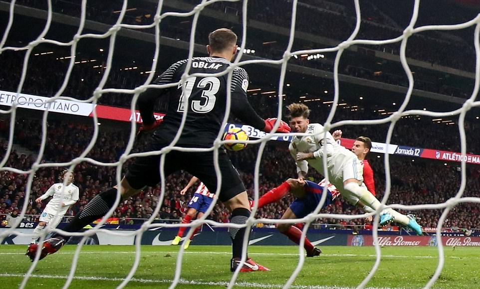 Ảnh bài viết Cận cảnh Sergio Ramos bị đá vỡ mũi, máu tuôn đầm đìa