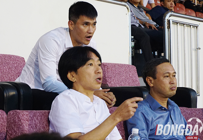 Ảnh bài viết HLV Miura đứng hình khi nhìn đội bóng của Công Vinh thua ngược