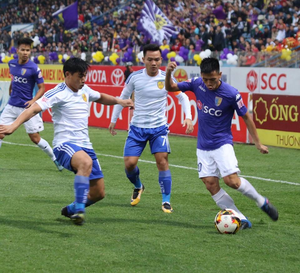 Ảnh bài viết Thắng nghẹt thở Quảng Nam, Hà Nội khiến V-League 2017 trở nên khó lường